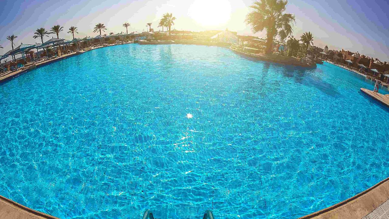 swimming pool construction companies in dubai,pools contractor,swimming pool refurbishment,swimming pool landscapers in dubai,swimming pool contractors in dubai